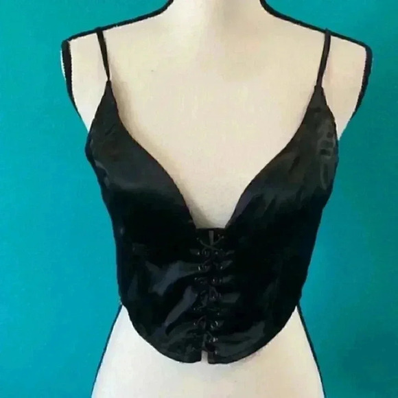 Princess Polly back satin feeling lace front top in size 6 - Picture 1 of 5